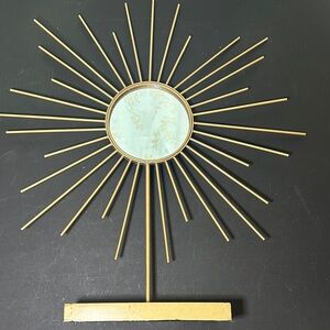Gold metal wire mirror stand